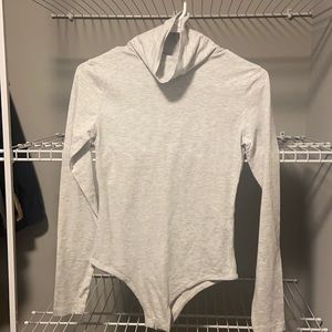 NWT * Boohoo Grey Roll Neck Long Sleeve Bodysuit in Size 6